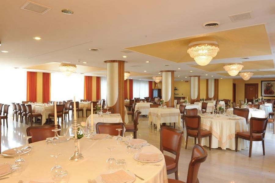 Hotel Svevo Gioia Del Colle Buitenkant foto