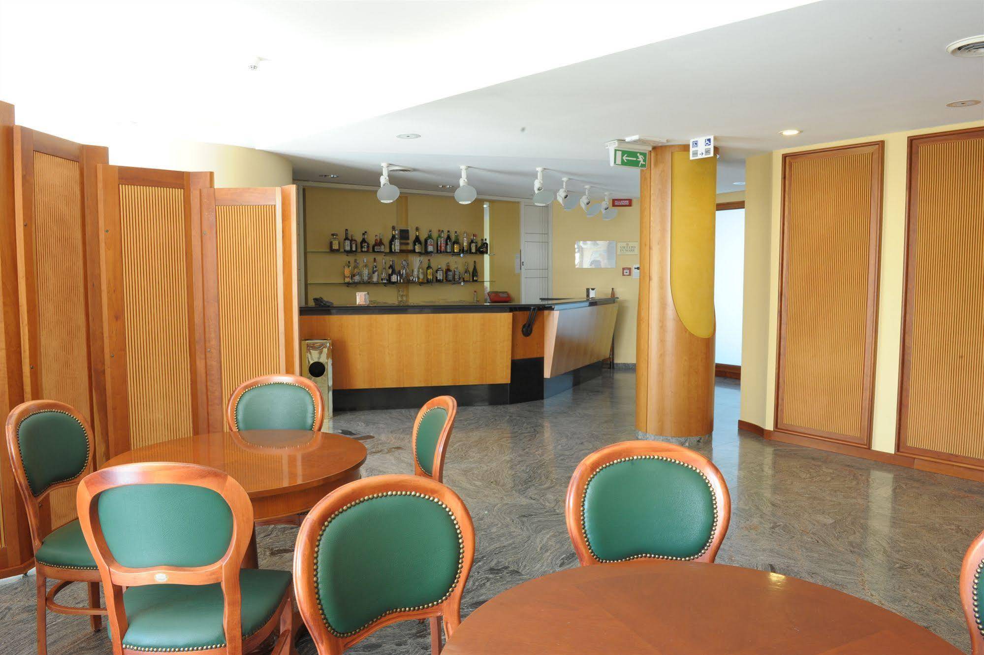 Hotel Svevo Gioia Del Colle Buitenkant foto