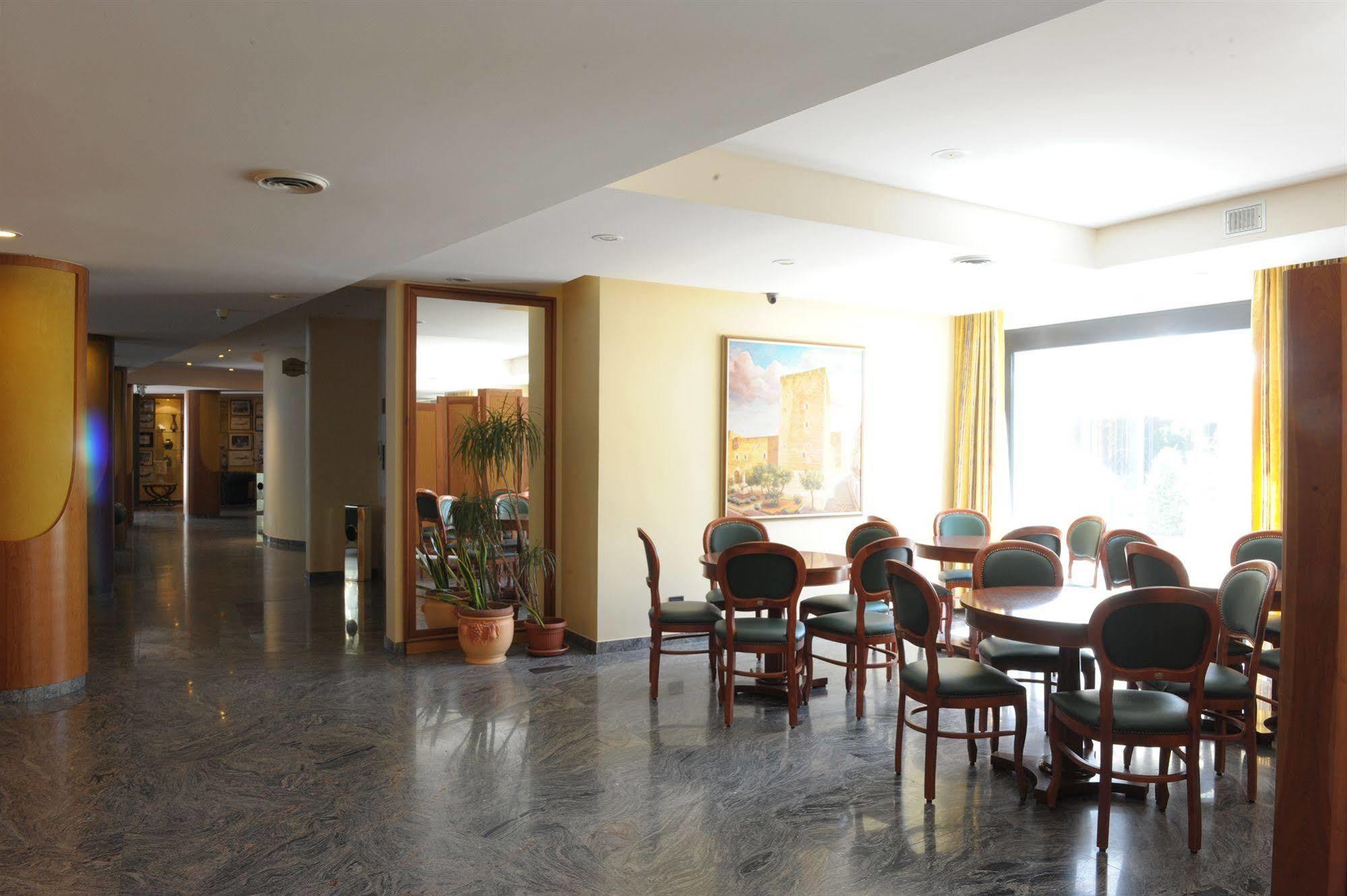 Hotel Svevo Gioia Del Colle Buitenkant foto